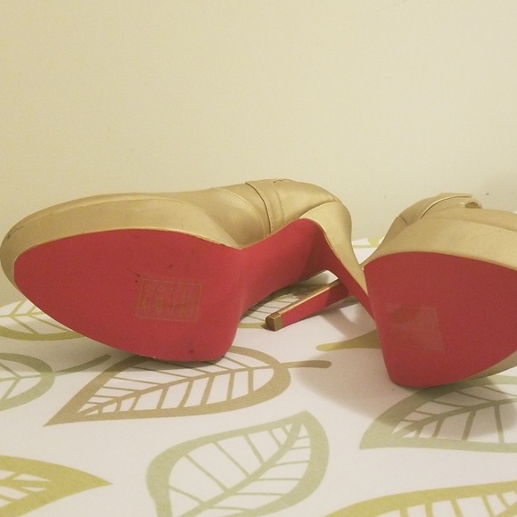 beige heels - Picture 2 of 7